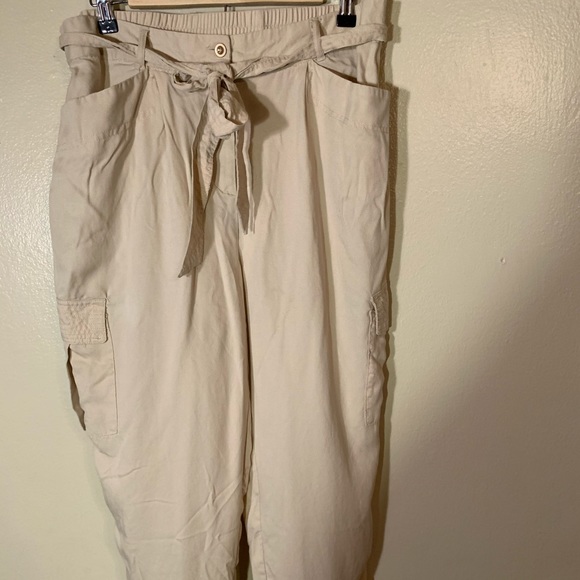 Khaki ankle length Chico pants - Picture 1 of 5